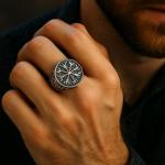 Мужские кольца‑обереги: как сталь и руны превращают руку в щит