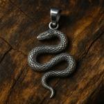 Подвеска‑Змеи: кусается за шею, меняет кожу, шепчет тайны