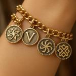 Женские браслеты с символами оберегов: тонкая магия запястья