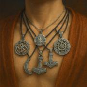 Как правильно носить обереги из серебра?