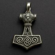 Молот Перуна в украшениях: символ защиты и силы