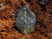 На что можно наносить рунные формулы