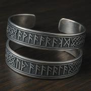 Серебряные браслеты с руническими надписями