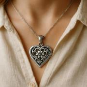 Женские обереги: украшения для сохранения гармонии и любви