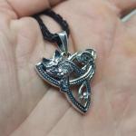Амулет Трикселион с волком из серебра