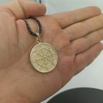 Подвеска из золота "Колесо Фортуны Таро": украшение с глубоким смыслом