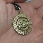 Зодиакальная подвеска Рак из золота