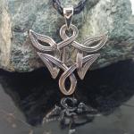 Скандинавская руна Перт в бесконечной вязи серебро