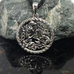 Солнечные олени с трикселем из серебра