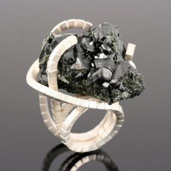 кольцо с Касситеритом