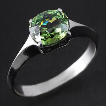 Кольцо с демантоидом