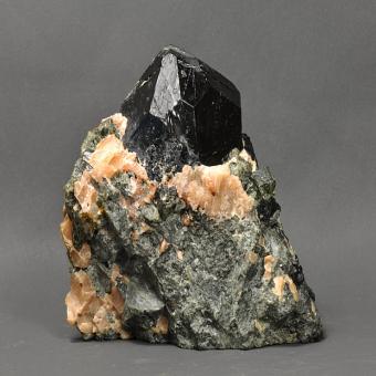 черная шпинель