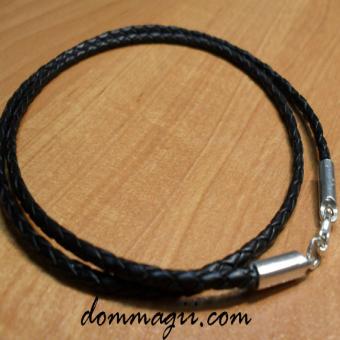 Шнурок из плетёной кожи с серебряным замком и концевиками