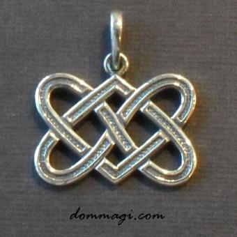 Переплетенные сердца из серебра