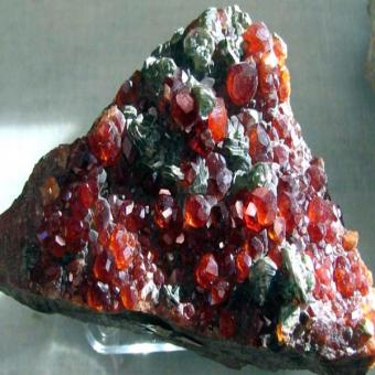 Гранат пироп