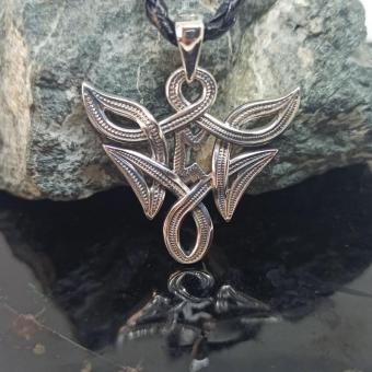 Скандинавская руна Перт в бесконечной вязи серебро