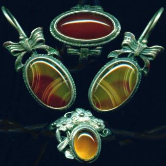 Украшения из сердолика