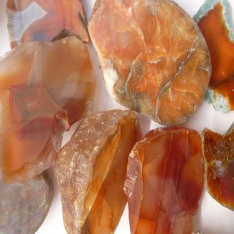 Сердолик в породе