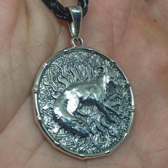 Славянский оберег Чертог Лисы с лисой из серебра