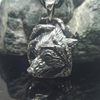 Амулет с головой волка из серебра