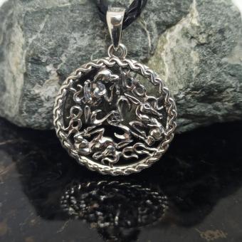 Солнечные олени с трикселем из серебра